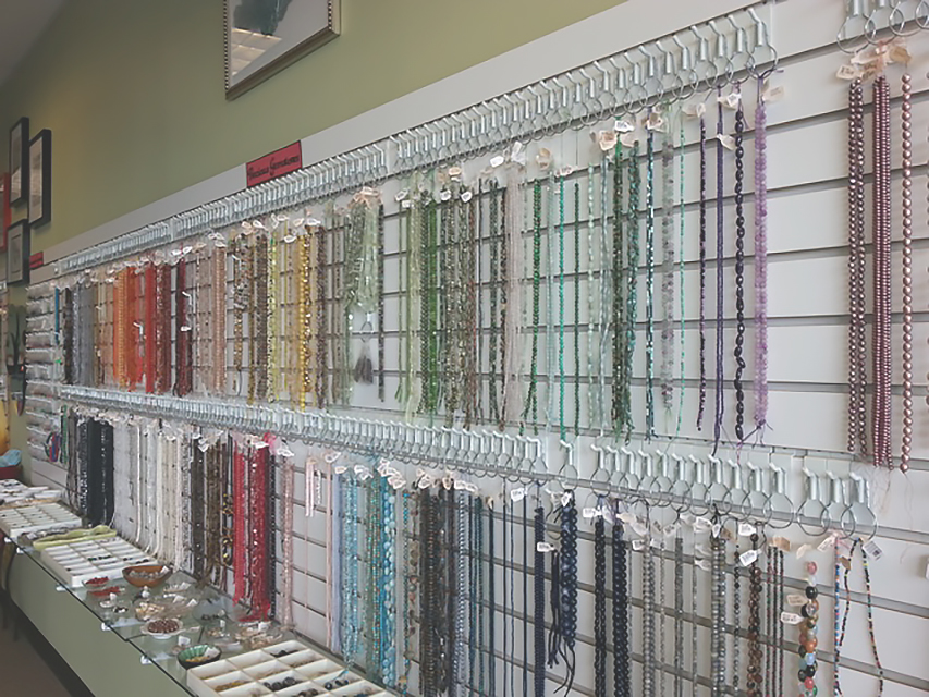 Wall of beads at the twisted bead